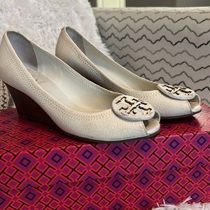 TORY BURCH Cream Wedges